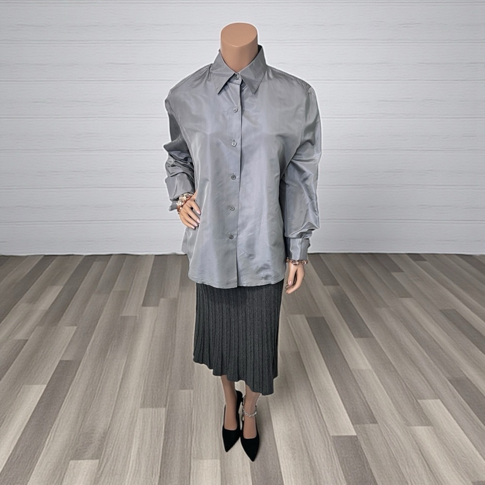Ellen Tracy Sleek Silver Top 100% Silk w/ French Cuffs.☑️ - Picture 4 of 11